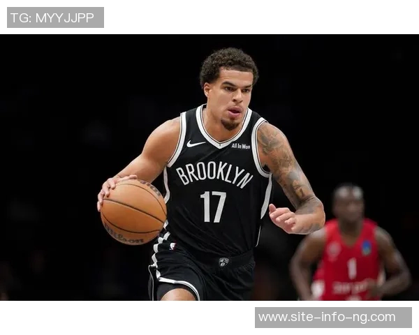 克拉克斯顿上半场表现惊艳7投5中砍下11分8篮板外线命中率完美 克拉克斯顿上半场表现惊艳7投5中砍下11分8篮板外线命中率完美